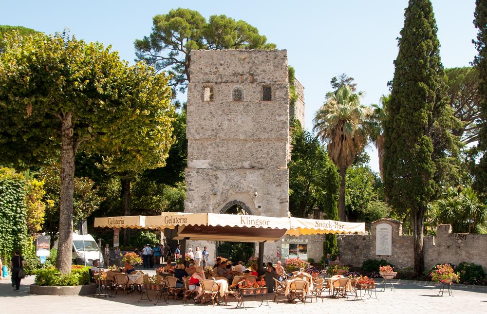 Torre Moresca del XIII secolo che funge da ingresso a Villa Rufolo