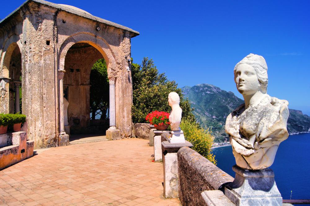 Tempio di Cerere a sinistra che porta al Belvedere di Villa Cimbrone; anche conosciuta come <em>Terrazza dell’Infinito</em>